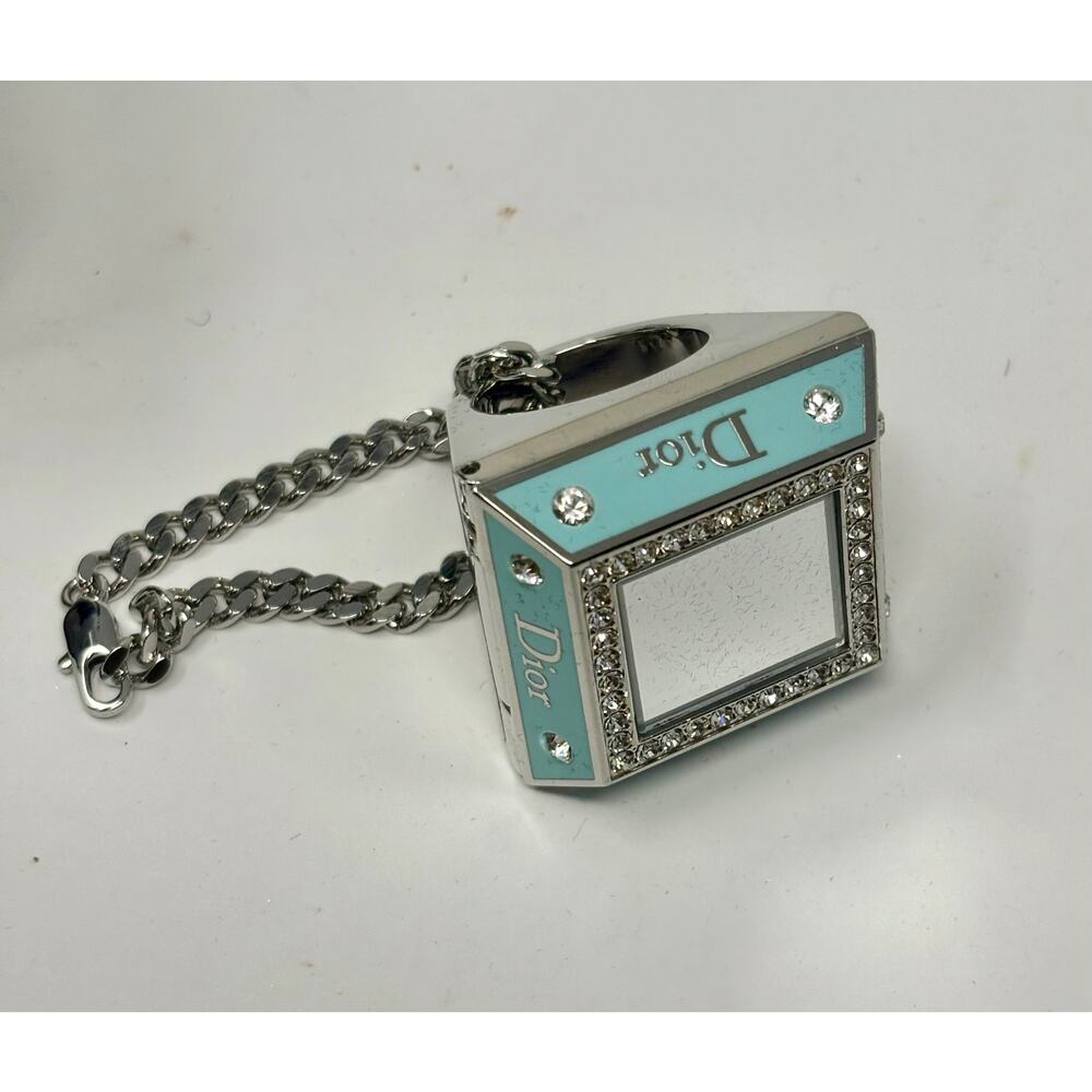 Vintage Dior Princess Ring 002 Royal Turquoise
Eye shadow duo Y2K collectible we